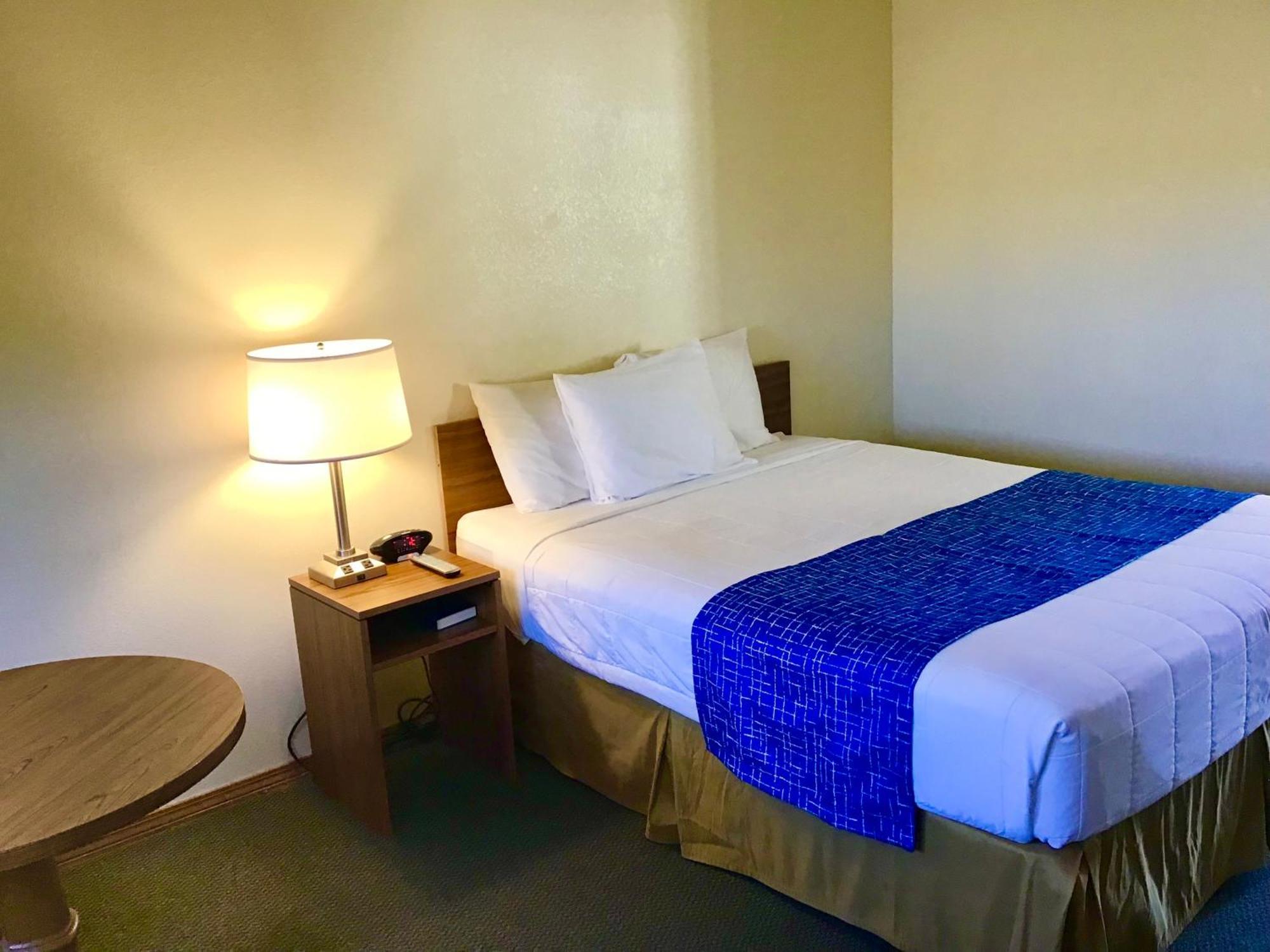 Travelodge By Wyndham Three Forks Dış mekan fotoğraf
